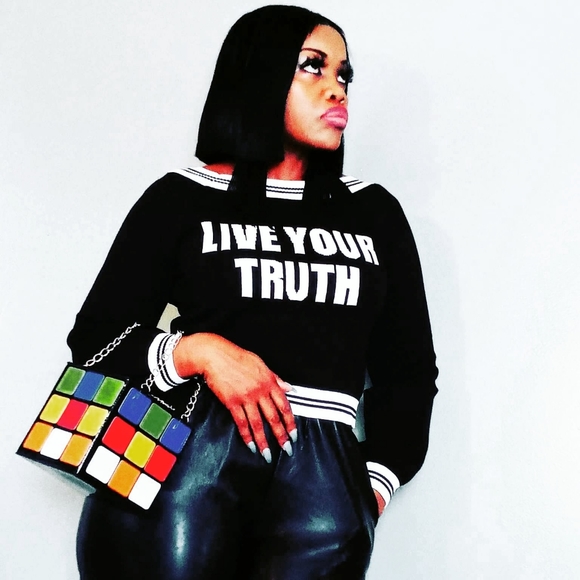 Uniquely Design Cube Clutch - Picture 4 of 4